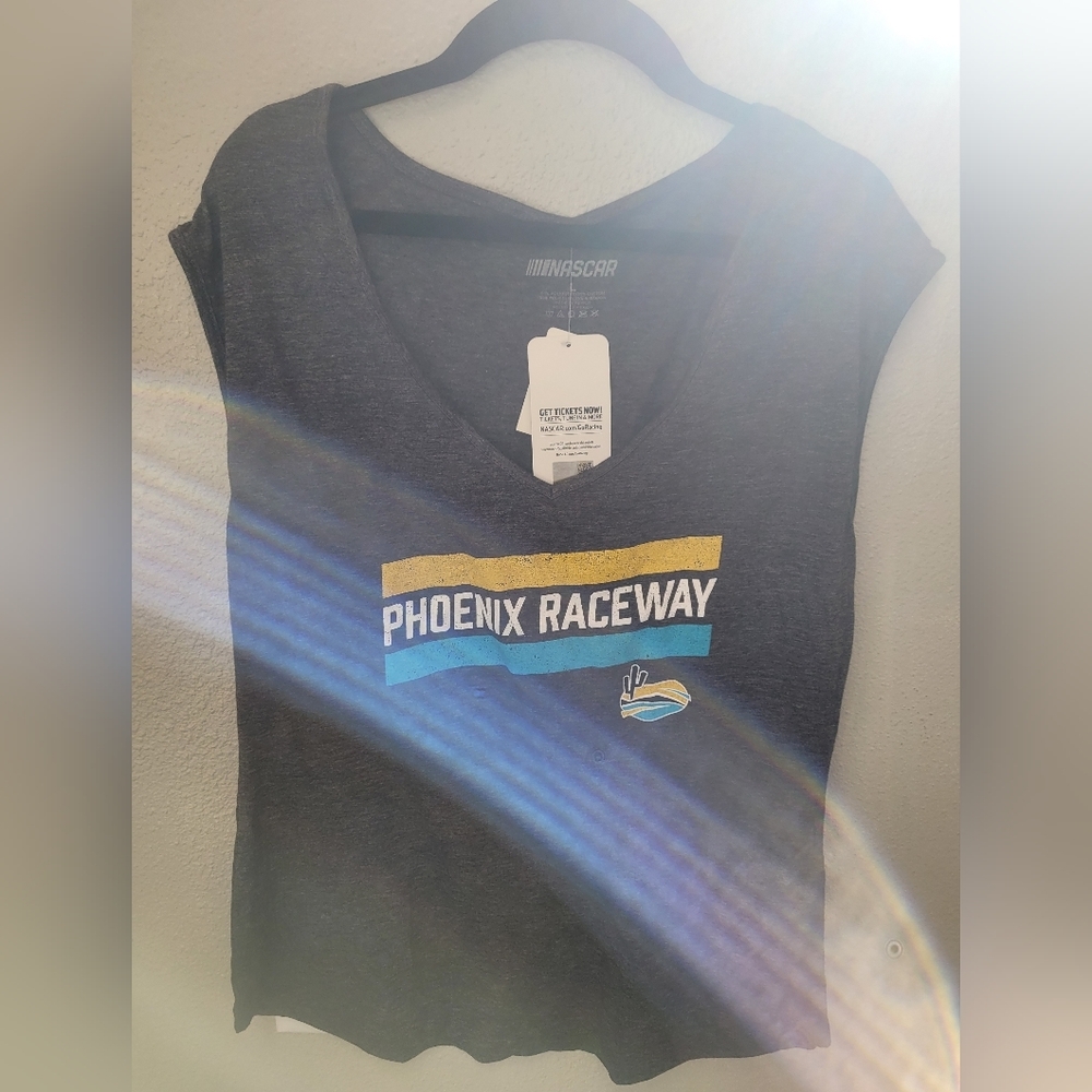 NWT Women's Phoenix Raceway V-neck Tee Size Large - Picture 2 of 5